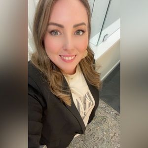 Meet your Posher, Jennifer